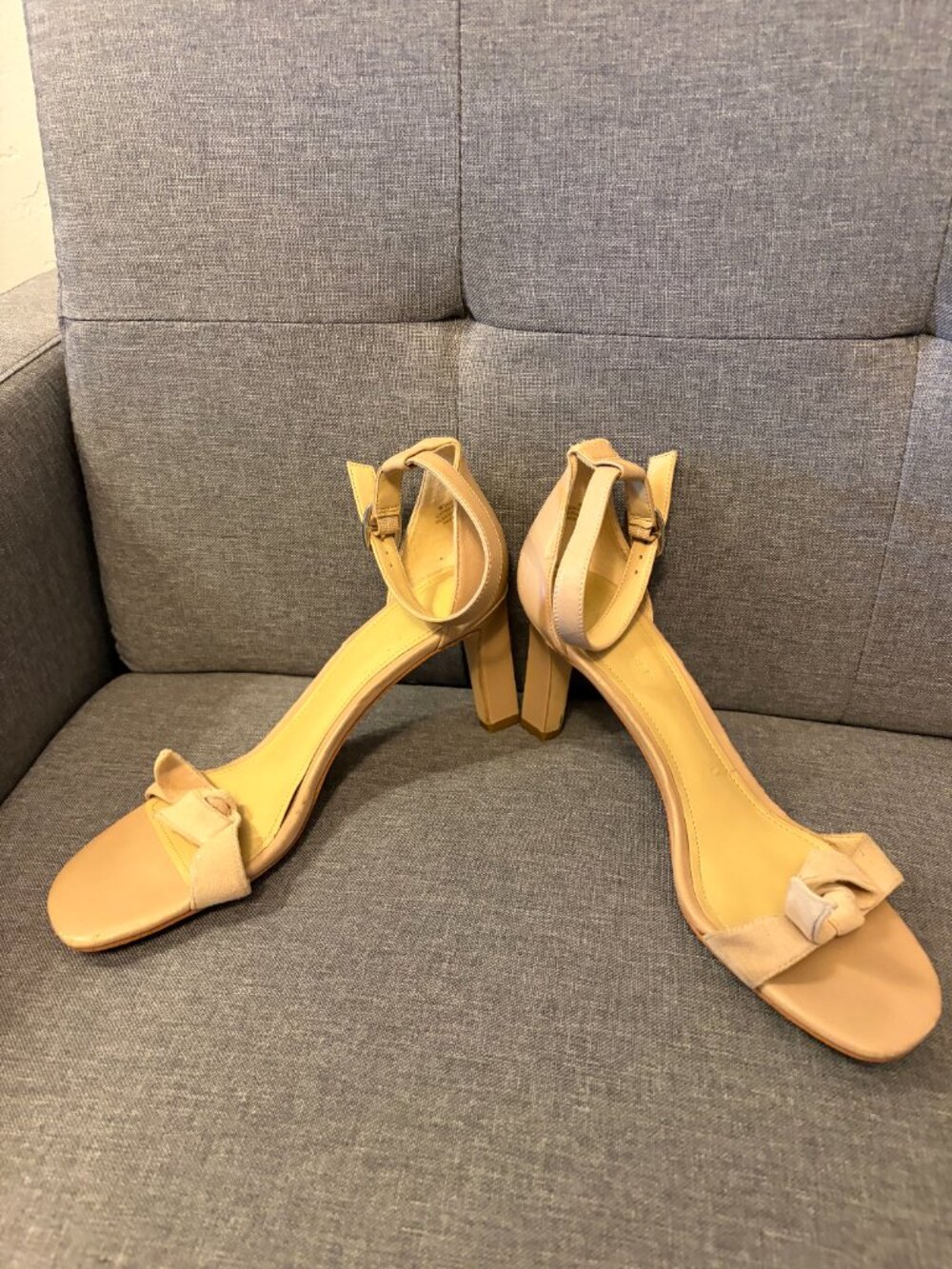 Marc Fisher Nude Ankle Strap Block Heel Sandals Bow Detail Size 10